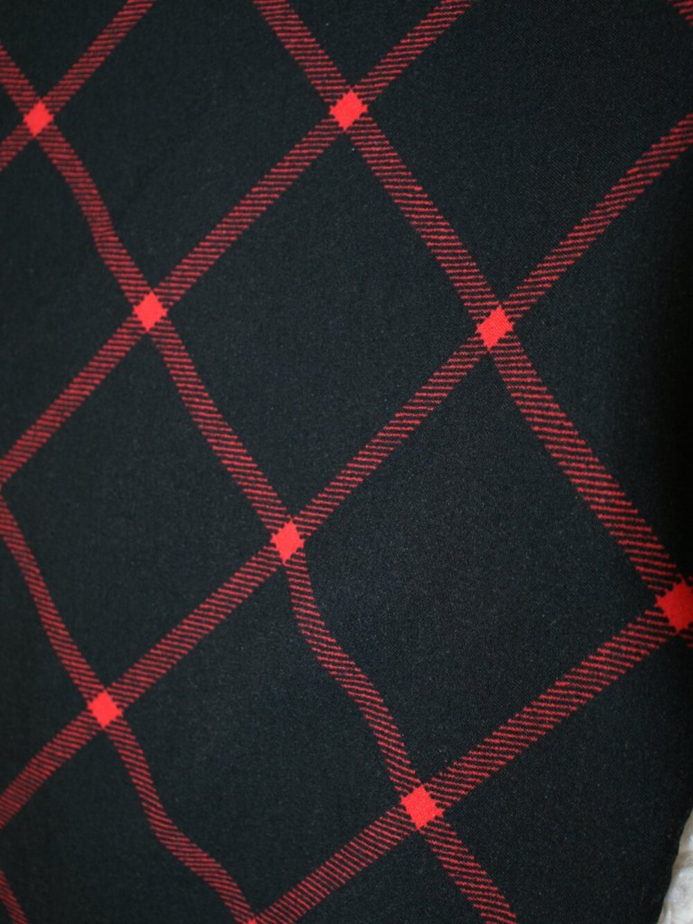 New York and Company Black with Red squares Ankle Pants - size XL - Picture 8 of 9